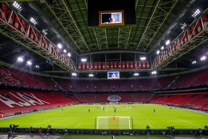 Archivo - Vista general del encuentro de Champions entre el Ajax y el Sporting Clube de Portugal, en el Johan Cruijff Arena. 