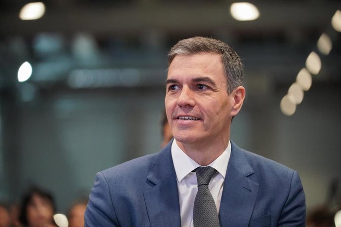 El presidente del Gobierno, Pedro Sánchez, durante una visita a la planta de Mercedes Vitoria, a 25 de marzo de 2024, en Vitoria-Gasteiz, Álava, País Vasco (España).