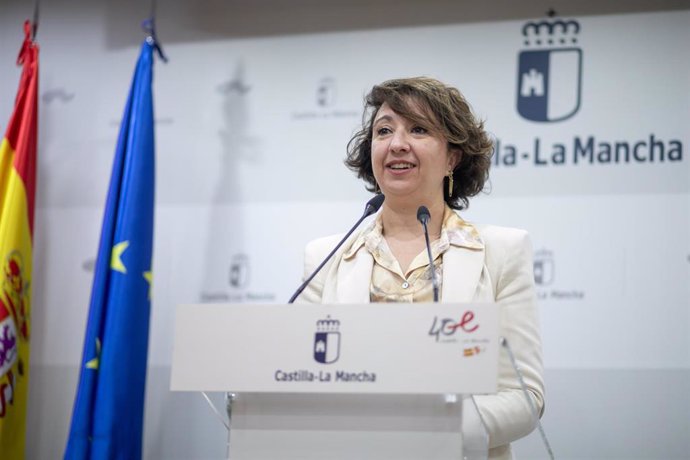 La directora general de Empleo, Elena García Zalve, comparece en rueda de prensa  para analizar los datos de paro registrado y afiliación a la Seguridad Social correspondientes al mes de marzo.