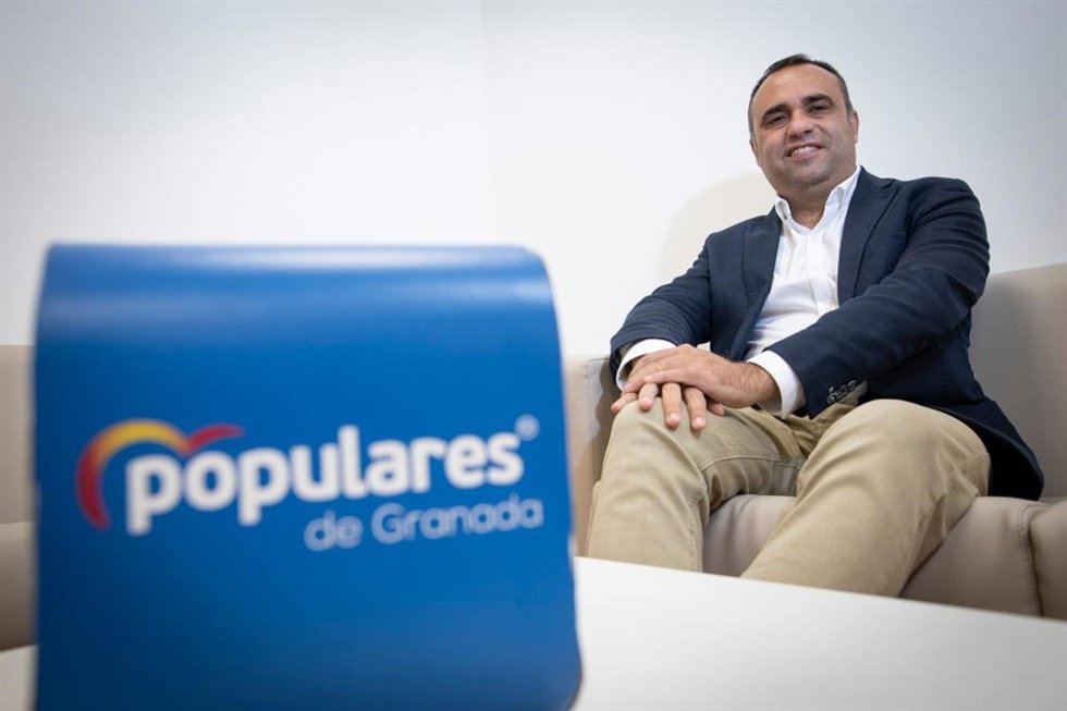 Archivo - El presidente provincial del PP de Granada, Francis  Rodríguez, en imagen de archivo.