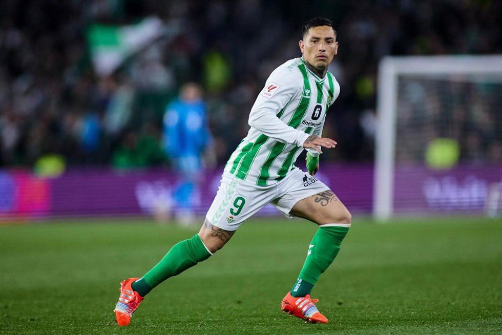 El delantero argentino 'Chimy' Ávila durante un partido con el Real Betis