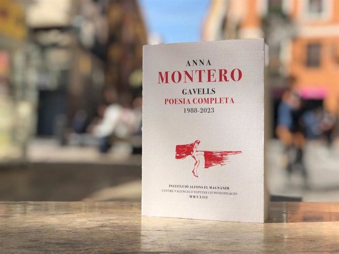 La Institució Alfons el Magnnim publica 'Gavells. Poesia completa 1988-2023', de Anna Montero, que "amplifica la tradición de las mujeres en la poesía valenciana".