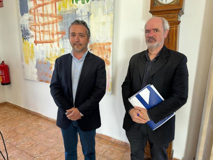 El conseller insular de Territorio, Movilidad e Infraestructuras, Fernando Rubio, y el director insular de Infraestructuras, Rafel Gelabert.