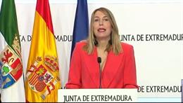La presidenta de la Junta de Extremadura, María Guardiola, en rueda de prensa en Mérida