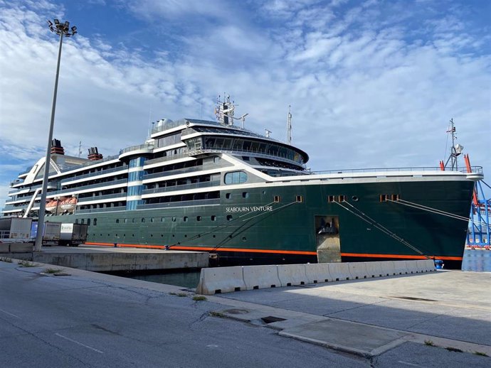 Primera escala Seabourn Venture.