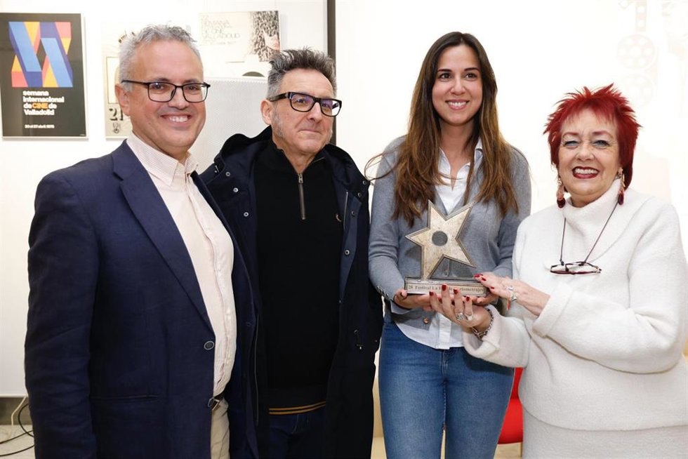 El presidente de la Asociación Hispano-Irish, Carlos Burgos; el director de la Seminci, José Luis Cienfuegos; la concejal Blanca Jiménez y la directora de La Fila, Isabel Blanco.