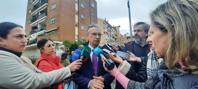 El delegado del Gobierno en Extremadura, José Luis Quintana, atiende a los medios