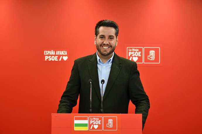 El portavoz del Grupo Parlamentario Socialista, Javier García,