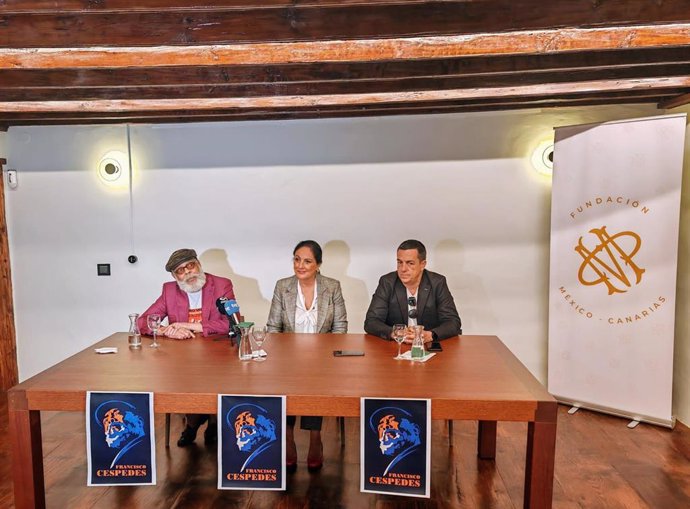 El cantautor Francisco Céspedes presenta su gira por Canarias en el Consulado de México