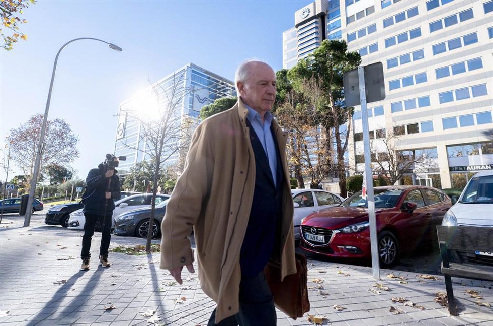 Archivo - El exvicepresidente del Gobierno y exdirector gerente del Fondo Monetario Internacional (FMI), Rodrigo Rato, a su salida del juicio por el Caso Rato, en la Audiencia Provincial de Madrid, a 15 de diciembre de 2023, en Madrid (España). Hoy se