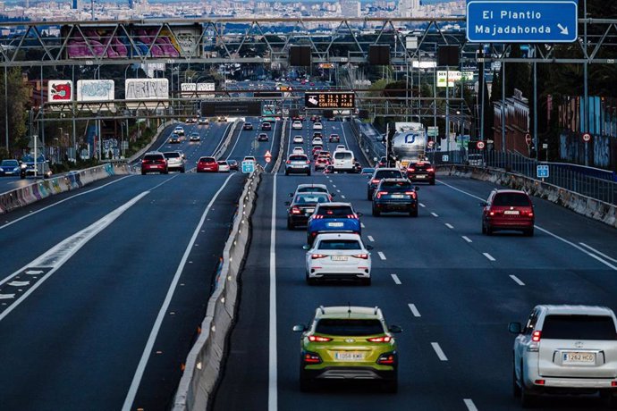 Varios vehículos en la carretera A-6 durante la operación retorno por Semana Santa, a 31 de marzo de 2024, en Madrid (España). La Dirección General de Tráfico (DGT) puso en marcha la operación salida de Semana Santa el viernes 22 de marzo a las 15.00 hora