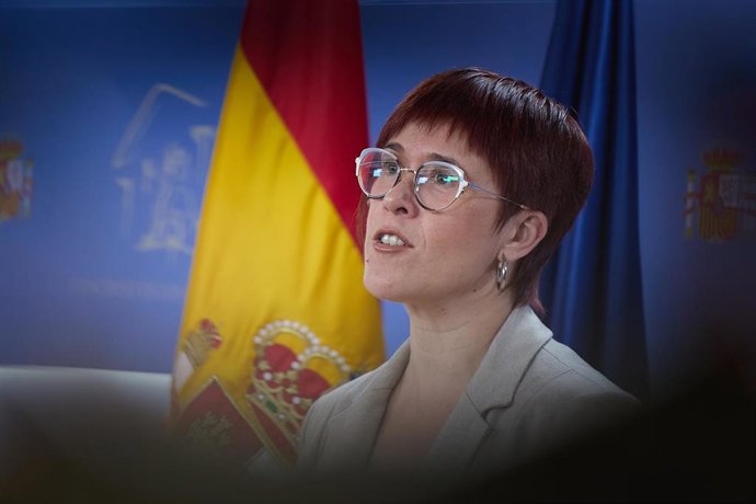 La portavoz de Compromís en el Congreso y portavoz adjunta de Sumar, Águeda Micó, durante una rueda de prensa anterior a la reunión de la Junta de Portavoces, a 2 de abril de 2024, en Madrid (España).