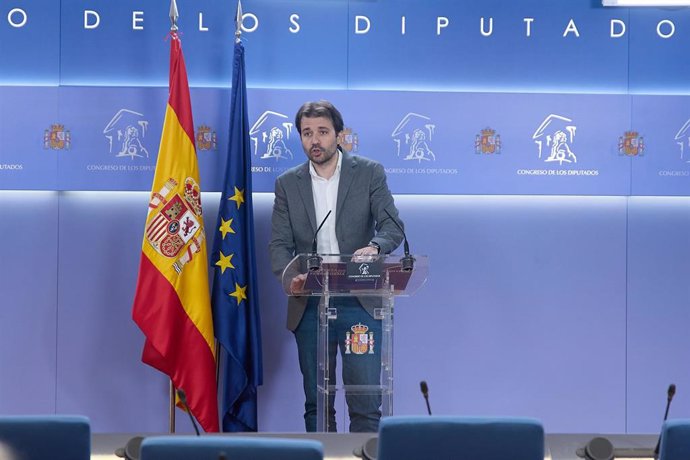 El diputado de Podemos Javier Sánchez Serna durante una rueda de prensa anterior a la reunión de la Junta de Portavoces, a 2 de abril de 2024, en Madrid (España).