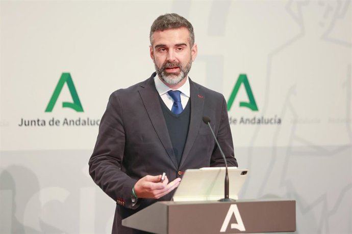 El consejero de Sostenibilidad, Medio Ambiente y Economía Azul y portavoz del Gobierno, Ramón Fernández-Pacheco, comparece en la rueda de prensa posterior al Consejo de Gobierno.
