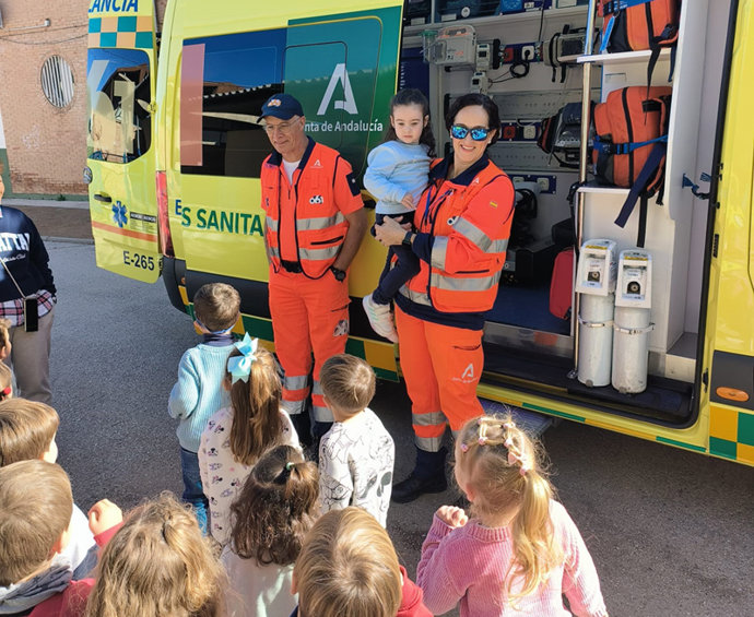 Actividad del 061 para enseñar primeros auxilios