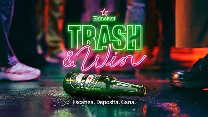 Cartel de la nueva aplicación web de Heineken, 'Trash&Win', para reciclar las botellas y latas vacías de la compañía.