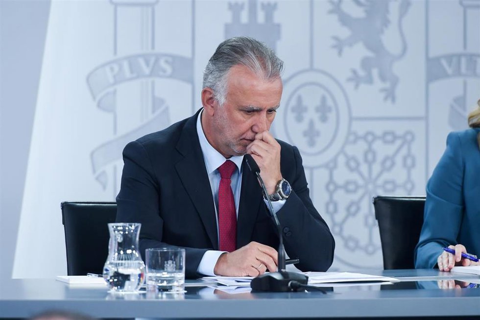 El ministro de Política Territorial y Memoria Democrática, Ángel Víctor Torres, durante una rueda de prensa posterior a la reunión del Consejo de Ministros, en el Palacio de La Moncloa, a 2 de abril de 2024, en Madrid (España).