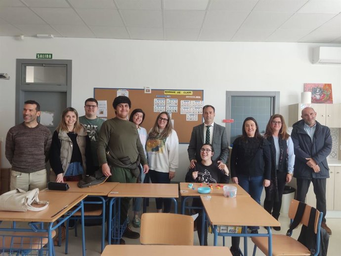 Visita del delegado de Desarrollo Educativo y Formación Profesional, Carlos Soriano, al IES Alto Conquero de Huelva.