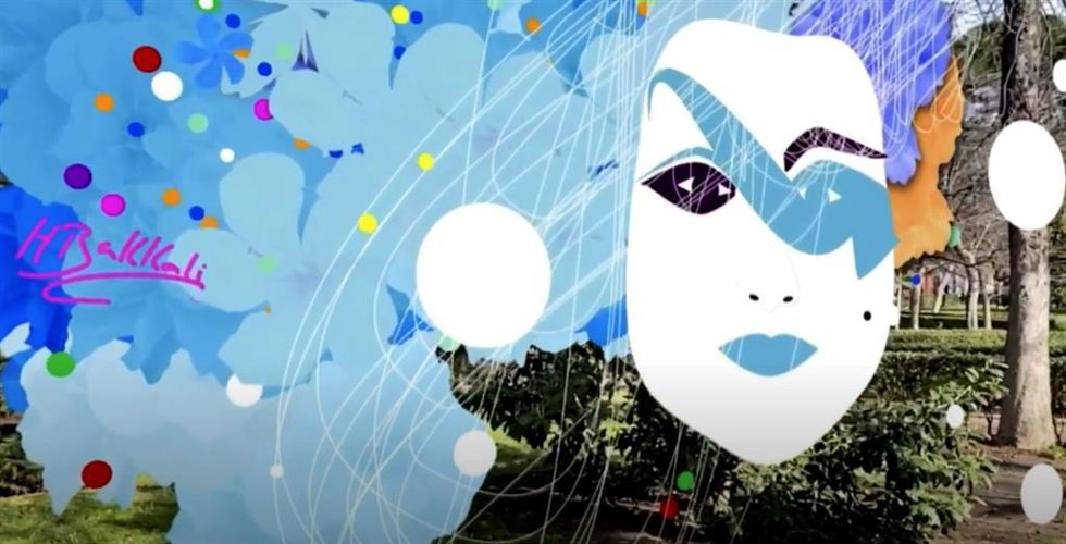 Houda Bakkali presenta su proyecto democratizador 'Arte digital, cultura digital' en la Alliance Francesa de Madrid.