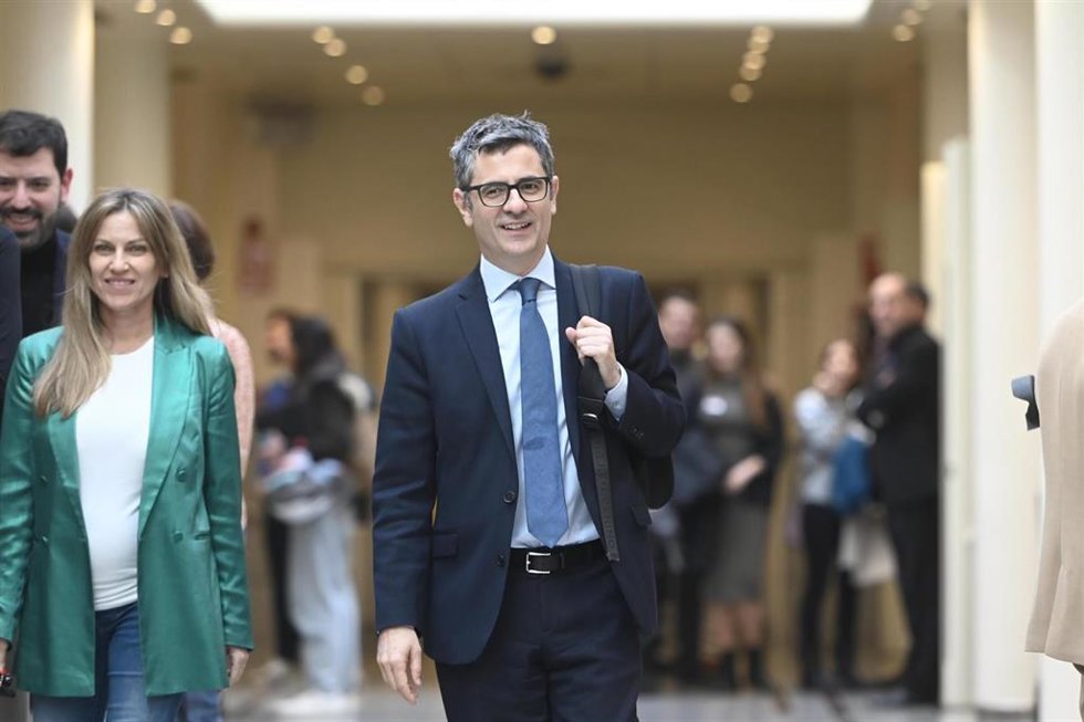 El ministro de la Presidencia, Justicia y Relaciones con las Cortes, Félix Bolaños, a su llegada a una sesión de control al Gobierno en el Senado, a 5 de marzo de 2024, en Madrid (España). El caso Koldo centra la sesión del control al Gobierno en el Sen