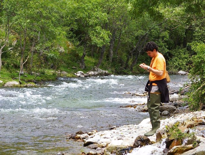 Archivo - Comienza la temporada de pesca de trucha común con perspectivas favorables por las buenas poblaciones