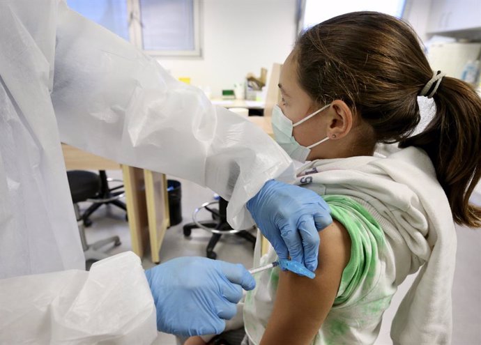 Archivo - Salud y Educación lanzan una campaña escolar para fomentar la vacunación contra la gripe en menores de cinco años