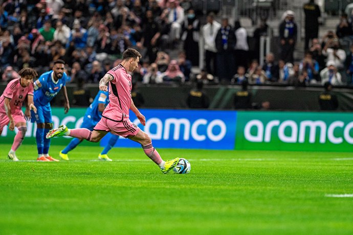 Archivo - 29 January 2024, Saudi Arabia, Riyadh: Inter Miami's Lionel Messi scores his side's second goal during the first soccer match of the Riyadh Season Cup between Al Hilal and Inter Miami at Kingdom Arena. 