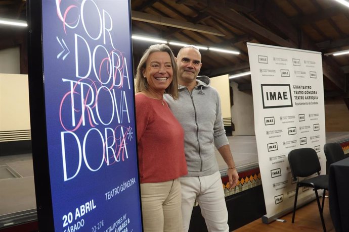 Isabel Albás y Rafa Bocero presentan 'Córdoba Trovadora'.