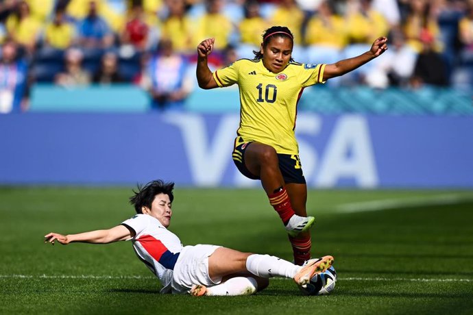 Archivo - Leicy Santos of Colombia (right) is tackled by Soyun Ji of Korea Republic during the FIFA Women's World Cup match between Colombia and Korea at Sydney Football Stadium in Sydney, Tuesday, July 25, 2023. (AAP Image/Dan Himbrechts) NO ARCHIVING, E