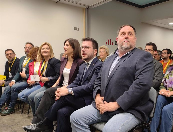 El líder d'ERC, Oriol Junqueras; el president de la Generalitat, Pere Aragonès, i les portaveus Marta Vilalta i Raquel Sans al Consell Nacional d'ERC