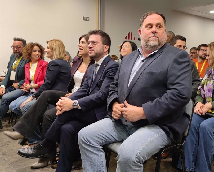 El líder d'ERC, Oriol Junqueras, juntament amb president de la Generalitat, Pere Aragonès, i les portaveus i candidates Marta Vilalta i Raquel Sans en el Consell Nacional d'ERC