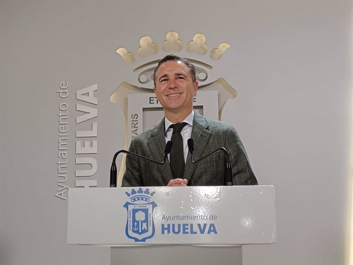 Archivo - El primer teniente alcalde, concejal de Urbanismo y Medio Ambiente y portavoz del Gobierno del Ayuntamiento de Huelva, Felipe Arias, en rueda de prensa.