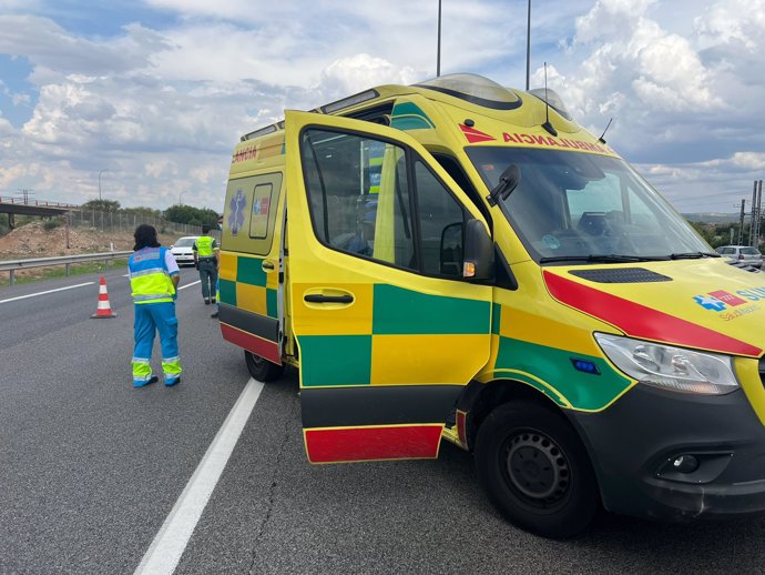 Ambulancia en carretera