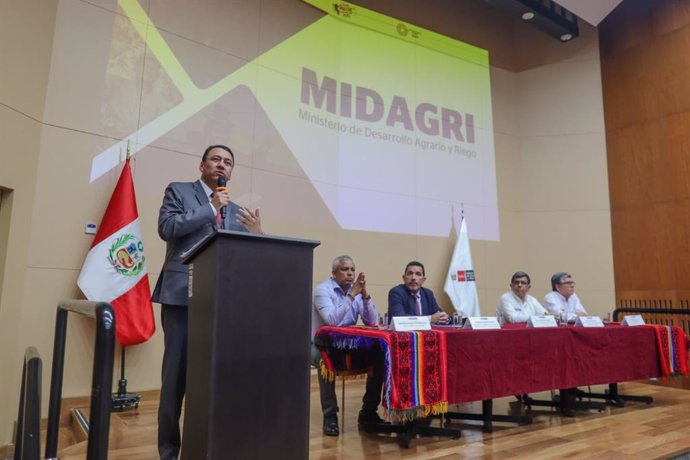 Nuevo ministro de Desarrollo Agrario y Riego, Angel Manero Campos, reafirmó compromiso del sector con el desarrollo de los pequeños productores agropecuarios.