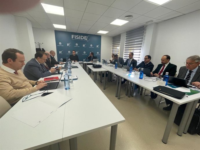 Archivo - Reunión en Cabra, en Córdoba, del consejero de Universidad, José Carlos Gómez Villamandos, con los rectores de las universidades públicas andaluzas.