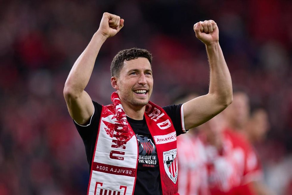 Archivo - El jugador del Athletic Club Óscar de Marcos celebra el pase a la final de la Copa del Rey 2023-2024. 
