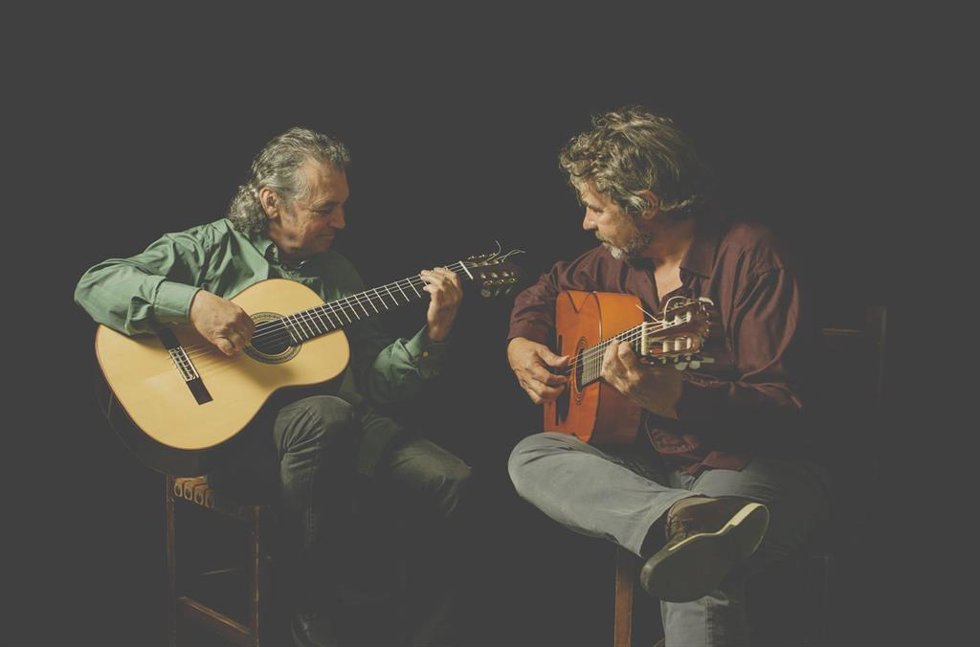 Los guitarristas Tito Alcedo y Nono García.