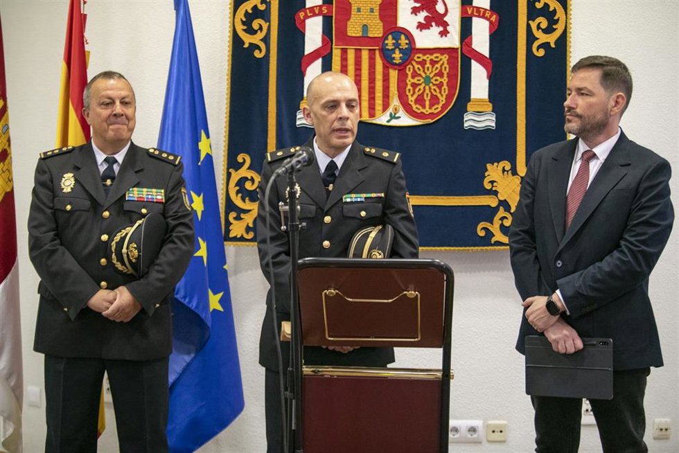 El subdelegado del Gobierno, David Broceño; el comisario provincial de Policía Nacional, José Alberto Camacho, y el jefe provincial de Policía Judicial, Francisco Calzada, informan sobre una operación policial.