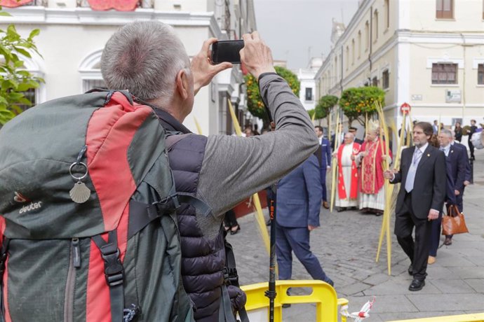 Turista en la Semana Santa de Mérida