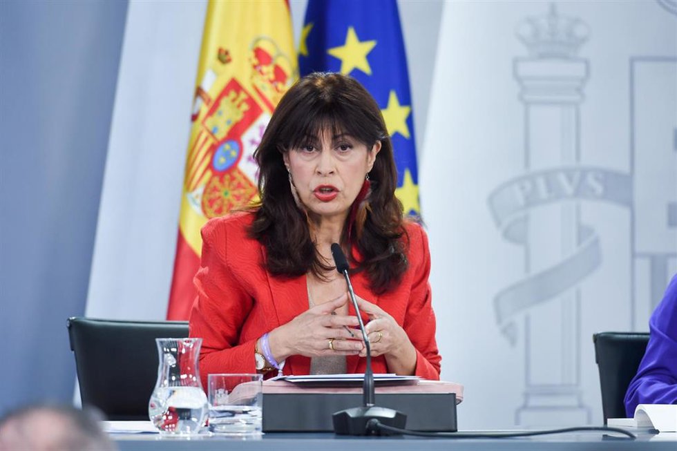 La ministra de Igualdad, Ana Redondo, durante una rueda de prensa posterior a la reunión de un Consejo de Ministros extraordinario con motivo del 8M, en el Palacio de la Moncloa, a 8 de marzo de 2024, en Madrid (España). 