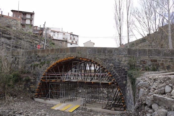 La Rioja invierte casi medio millón de euros en la reparación del puente de Santa Bárbara en Enciso