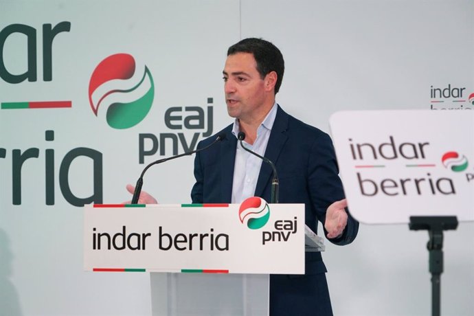 El candidato del PNV a lehendakari, Imanol Pradales, en el acto de presentación del programa electoral