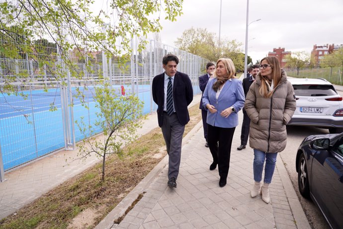 La vicealcaldesa, Inma Sanz, lo ha anunciado tras visitar esta mañana unas pistas deportivas en este distrito ubicadas en este mismo espacio verde