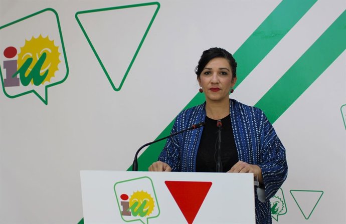 La coordinadora provincial de IU Málaga, Toni Morillas, en rueda de prensa