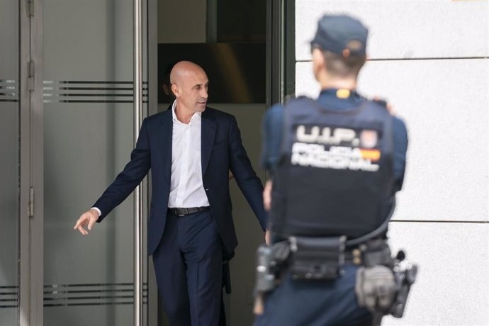 Archivo - El expresidente de la Real Federación Española de Fútbol (RFEF), Luis Rubiales, sale de declarar de la Audiencia Nacional, a 15 de septiembre de 2023, en Madrid (España)