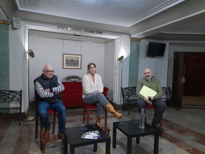 Javier del Cura, Arantxa Hernández y Julio Ayerra en la rueda de prensa