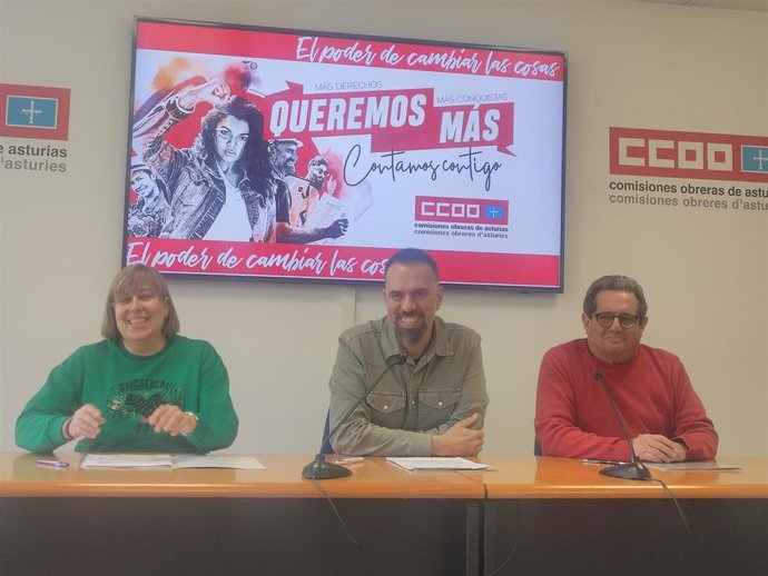 Rueda de prensa de Tamara Cuñado, responsable de Afiliación y Elecciones Sindicales de CCOO; José Manuel Zapico, secretario general de CCOO de Asturias; y Antonio Masa, del Área Externa de CCOO de Asturias
