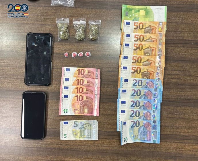 Droga y dinero en efectivo de dos detenidos en Palma