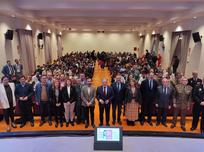 El presidente de la Diputación, Salvador Fuentes (centro), en la inauguración del Impulso 2024.