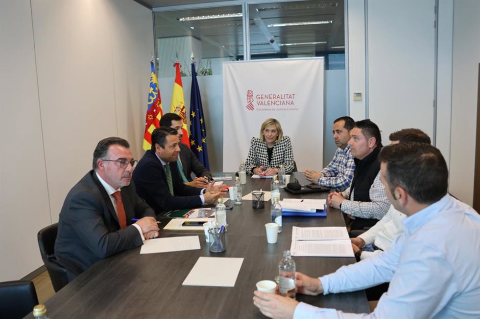 Reunión de la consellera Elisa Núñez con sindicatos policiales